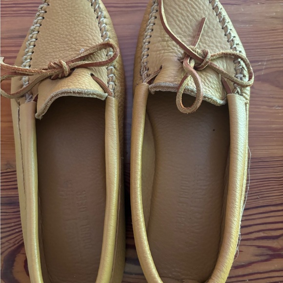Minnetonka Women's Double Deerskin Softsole Moccasins - Picture 3 of 5